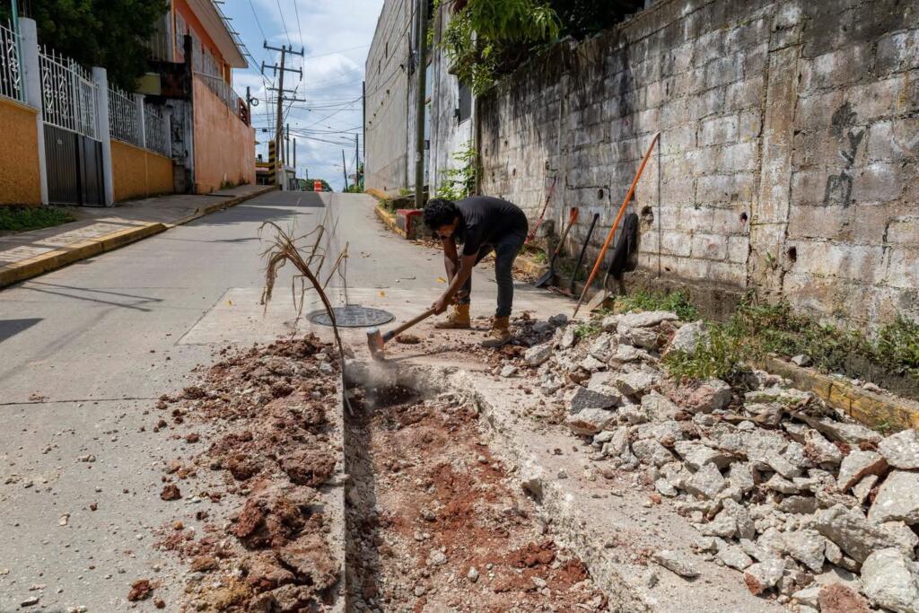 Realizan trabajos en redes de agua potable y drenaje