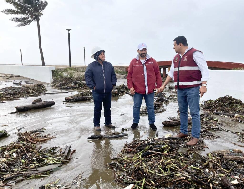 Policía Municipal de Coatzacoalcos realiza labores de vigilancia y apoyo social ante la caída de árboles