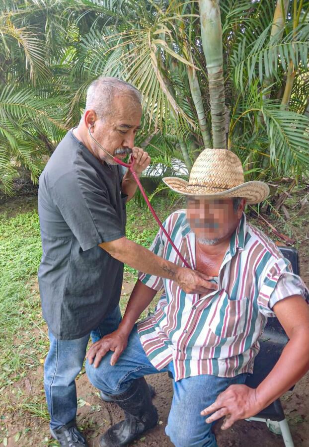 Brinda Cosoleacaque atención médica directa a familias afectadas por las lluvias