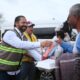 Recorre Pedro Miguel Rosaldo colonias afectadas por el Frente Frío 2, entrega comidas calientes y frazadas