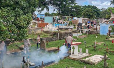 Cosoleacaque prepara sus panteones para recibir a las familias en Día de Muertos