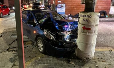 Chocan dos vehículos en el Centro de Minatitlán; ocupantes abandonan uno