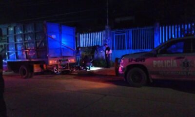 Motociclista pierde la vida tras chocar contra camioneta estacionada en Coatzacoalcos