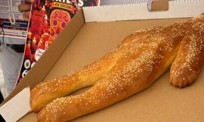 Por cuarta ocasión prepararán el pan de muerto más grande de Los Tuxtlas; medirá más de 10 metros  Cinco panaderías participarán en su elaboración y será repartido gratuitamente el próximo 1 de noviembre en Catemaco, Veracruz.  Enrique Burgos  Con un pan de muerto de más de 10 metros de longitud, Catemaco celebrará el Día de Muertos con la cuarta edición de esta actividad, que reúne a panaderos, artesanos y comerciantes locales para promover las tradiciones y el turismo en la región de Los Tuxtlas.  La elaboración estará a cargo de integrantes de cinco panaderías, mencionó  Antonio Utrera, de la Panadería Artesanal “Don Toño”.  “Bueno, aproximadamente yo le calculo unos más de diez metros, un poquito más de diez metros, y sí se va a llevar más de 200 kilos de harina; cerca de 800, a más de 900 huevos, más leche, azúcar y todo lo que se le pone”, precisó.  Los panaderos señalaron que la elaboración representa un reto por las dimensiones de la pieza, que requiere del trabajo coordinado de varios participantes.  Isidro Hernández, de la panadería “El Trigo de Oro”, explicó que calculan entre dos y tres horas para la preparación y un tiempo similar para darle forma al pan, por lo que el proceso podría extenderse hasta seis horas.  La actividad se realizará el domingo 1 de noviembre en la plazuela de la Virgen del Carmen, ubicada sobre el malecón de Catemaco, donde a la 1:00 de la tarde se llevará a cabo la bendición del pan por parte del padre Santos Abonsa, para posteriormente repartirlo de manera gratuita entre los asistentes.  “El pan es gratis para todos y va a haber chocolate, atole y café; yo creo que hasta ahorita vamos muy bien”, expresó Don Isidro.  Además de la elaboración del pan, el programa contempla una muestra artesanal con productos representativos de Los Tuxtlas, que permanecerá abierta de 9:00 de la mañana a 5:30 de la tarde, así como la participación de distintos negocios locales.  Entre ellos se encuentra la Florería Luimar, que por segundo año consecutivo participará en la celebración con la instalación de un arco floral de aproximadamente nueve metros de ancho, que servirá como entrada para recibir a los visitantes.  Luis Lara, representante del establecimiento, explicó que la estructura será montada desde la noche anterior para mantener las flores hidratadas y en buenas condiciones. Su inauguración está prevista para las 9:00 de la mañana del domingo.  Para su elaboración utilizarán principalmente follajes verdes y otras variedades ornamentales, mientras que el equipo de trabajo podría ampliarse hasta 10 personas para concluir los preparativos.  Los organizadores estiman la participación de más de 100 personas en las distintas actividades, entre panaderos, floristas, voluntarios y artesanos, quienes buscan fortalecer la economía local mediante esta celebración.  La iniciativa, que se realiza por cuarto año consecutivo, también ha despertado el interés de visitantes de Coatzacoalcos, Minatitlán, Acayucan y otros municipios del sur de Veracruz, por lo que se espera una importante afluencia durante el fin de semana.  Esta celebración formará parte de los festejos por los 60 años de la elevación de Catemaco a la categoría de ciudad, cuya programación continuará los días 2 y 3 de noviembre con actividades artísticas y culturales.