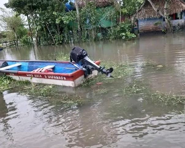 Familias de Boca de Uxpanapa enfrentan la creciente del río